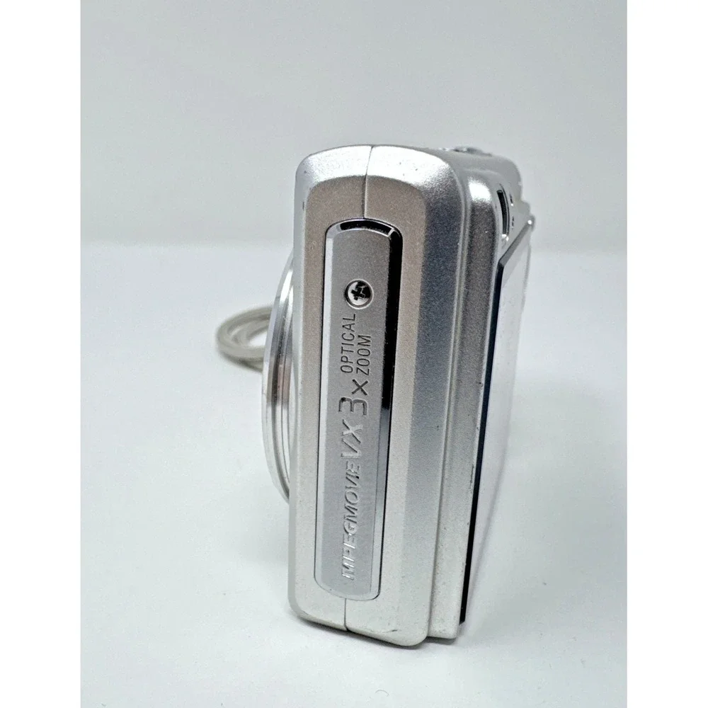 Sony CyberShot DSC-W200 Silver 2.1 MP Digital Camera Bundle with/Box